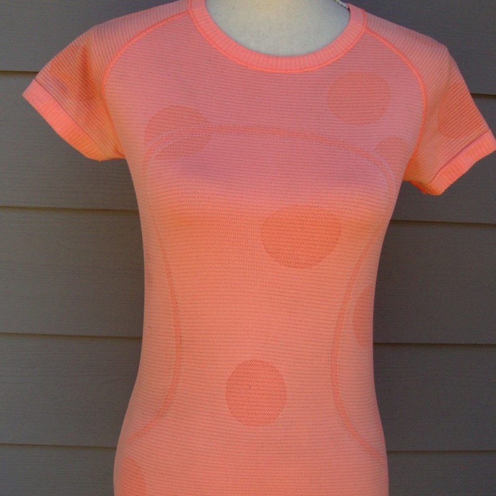 Lululemon Salmon Silverscent Seamless Sports Tee,